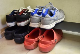 下駄箱の中の収納力を倍に! 山崎実業のシューズラックで下駄箱がキレイにまとまります!