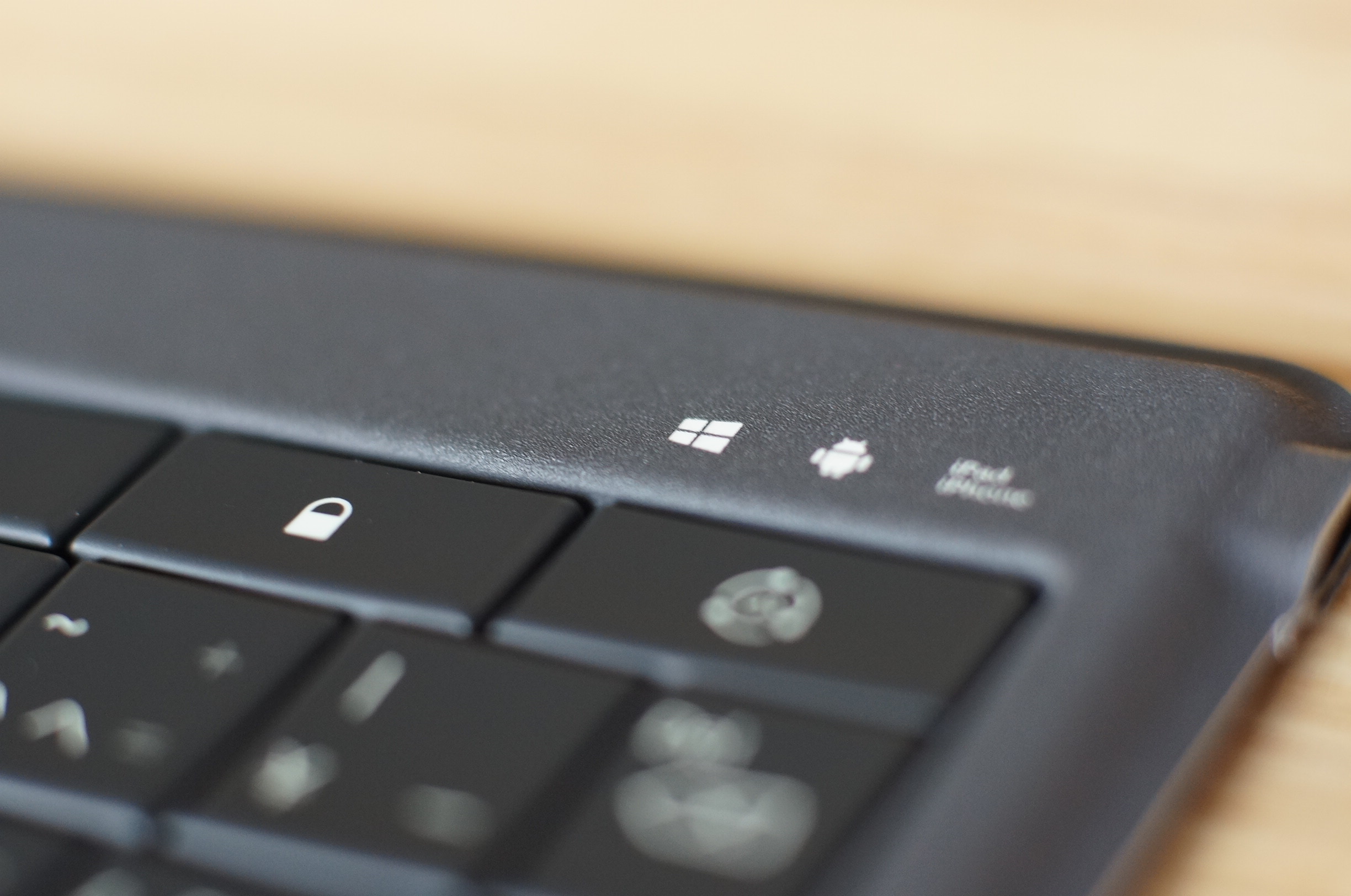 iPad Pro 9.7 物語 その9 Smart Keyboard をやめて、Smart Cover +  MS折畳みキーボードに変更。これが快適です！ - モノ好き。ブログ