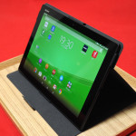 Xperia Z4 Tablet用カバー SCR32 を購入しました。質感良好で 