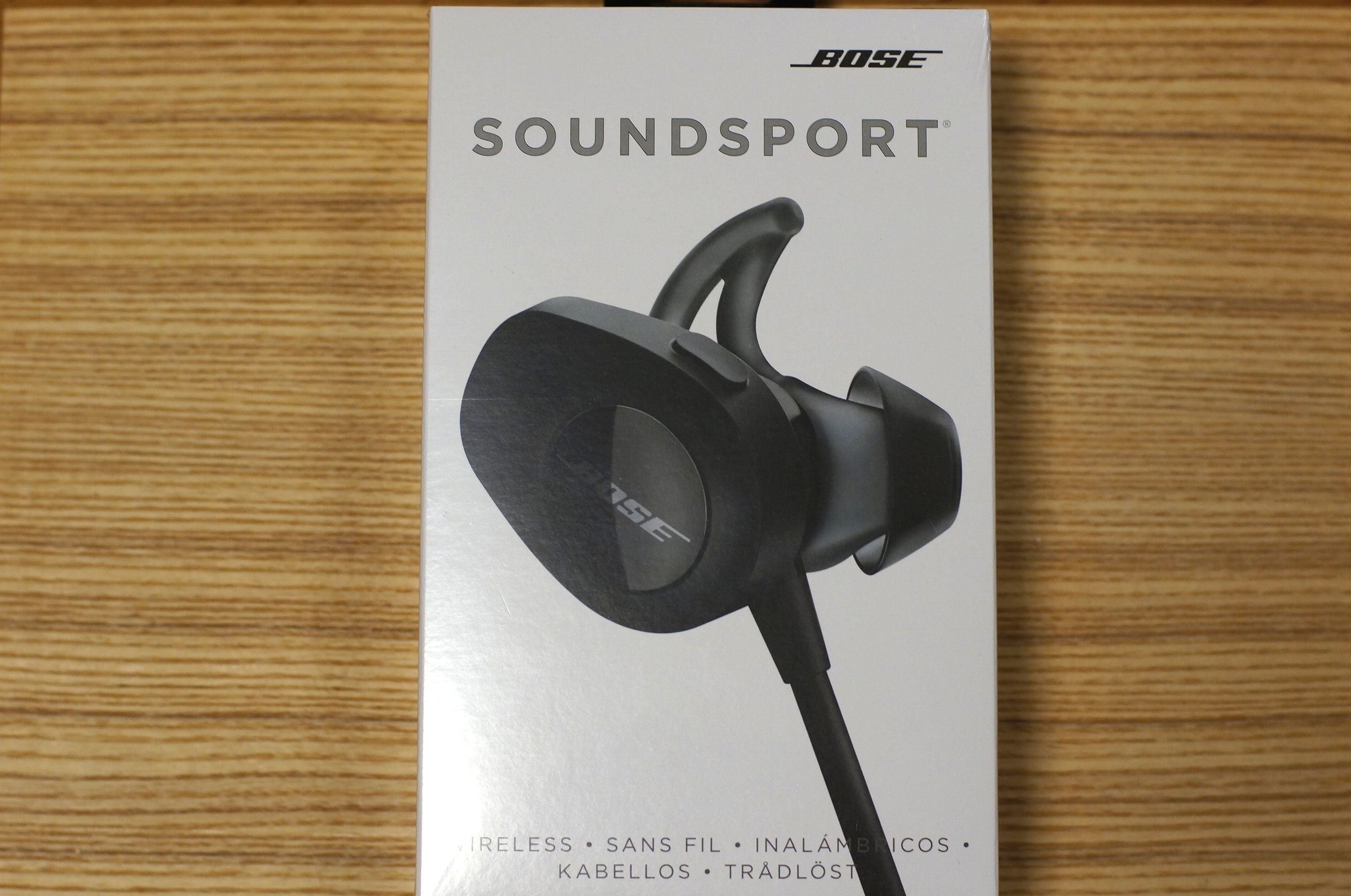 発売されたばかりの Bose SoundSport wireless headphones を開封 