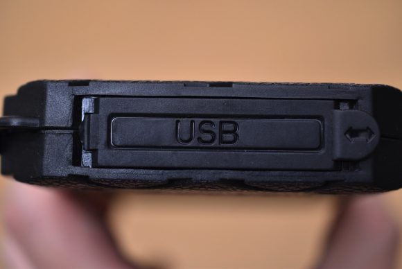 Aukey PB−P24 USB端子カバー