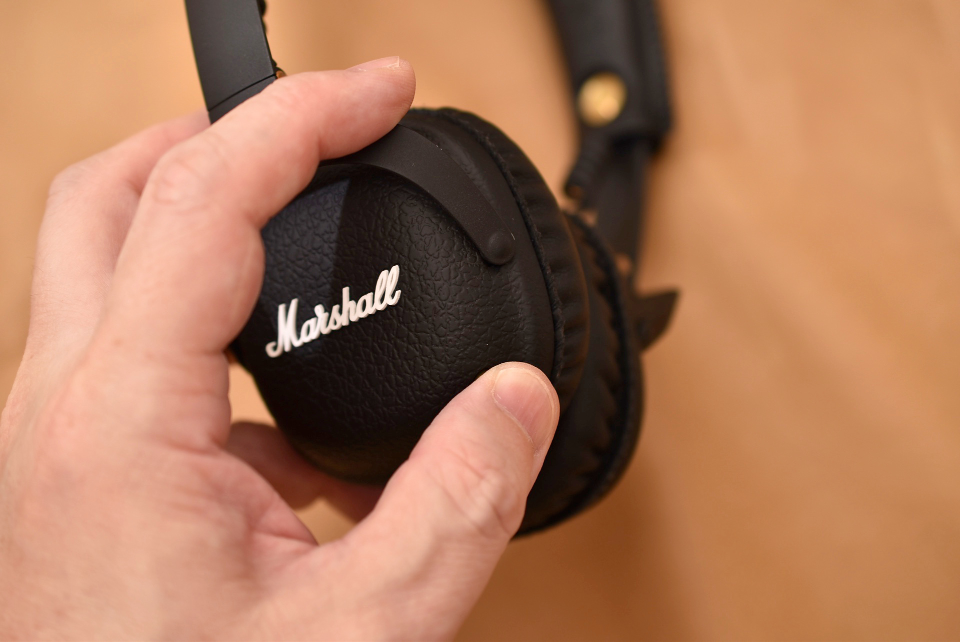 Marshall MID Bluetooth レビュー。マーシャル感満載のヘッドホン 