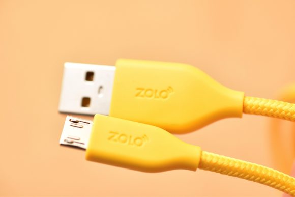 Zolo Liberty+ USBケーブル プラグ ロゴ入り