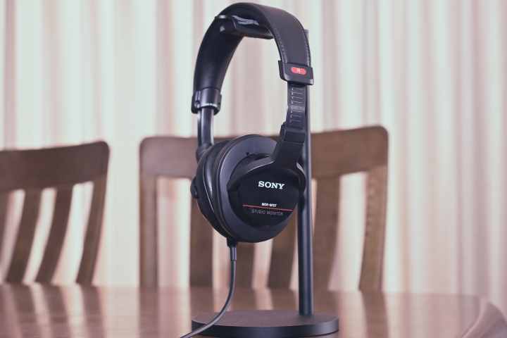 SONYのプロ用モニターヘッドフォン「MDR-M1ST」を購入。その感想と注意