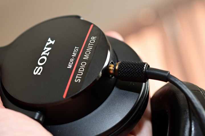 SONYのプロ用モニターヘッドフォン「MDR-M1ST」を購入。その感想と注意 