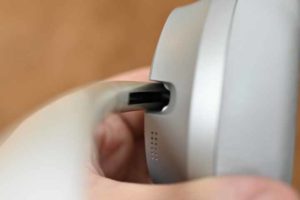 Bose Noise Cancelling Headphones 700 スライダー部