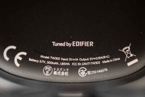 EarFun Air Pro 充電ケースにはTuned by EDIFIER の印字。