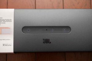 Jbl Bar 5.0 MultiBeam の上面操作ボタン
