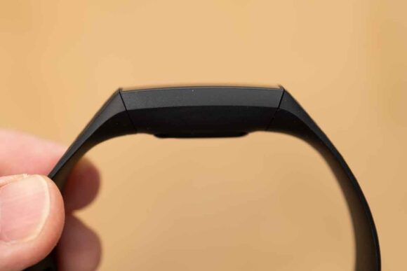 Fitbit Charge4 の厚み
