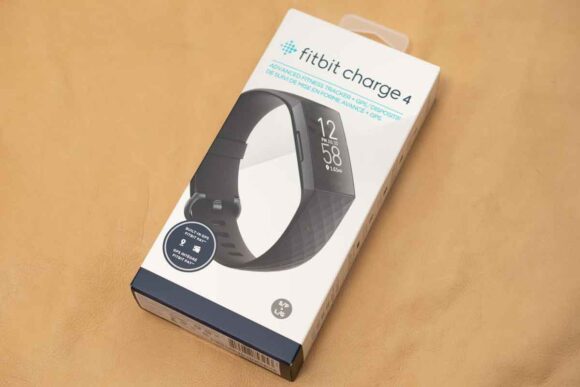 Fitbit Charge4 外箱