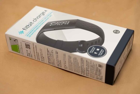 Fitbit Charge4 外箱 Suicaのシール