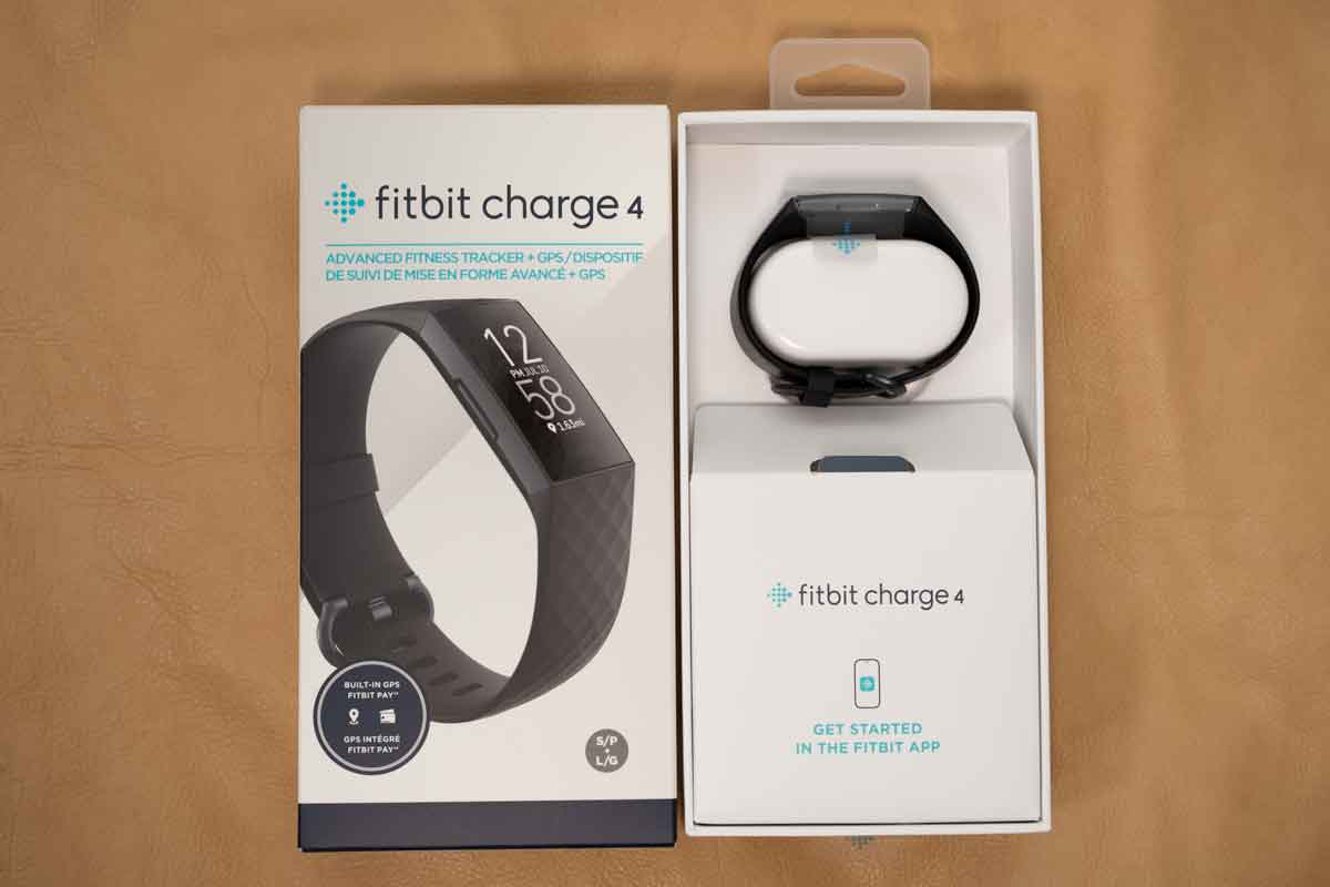 Fitbit charge 4 SUICA対応 - 時計