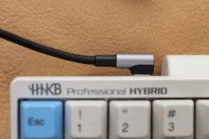 HHKB HYBRID 用に購入したUGREEN製USBケーブルを接続した様子