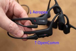 AfterShokz Aeropex と OpenCommのケーブル接続比較