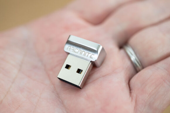 アルカナイト USB指紋認証リーダー AKFSD-07 の本体