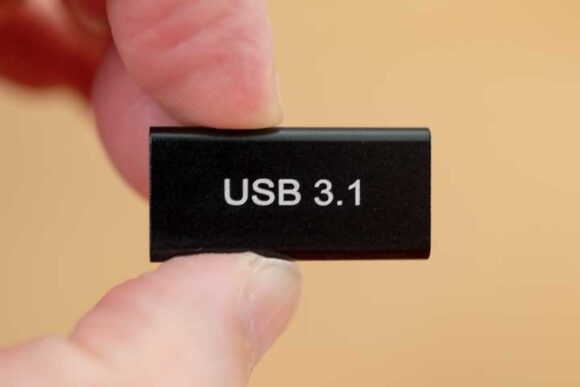 YFFSFDC USB-C メス to USB-A メス 変換アダプタの外観