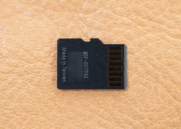 JHN Promate 1TB microSDXCカード の実物（裏）