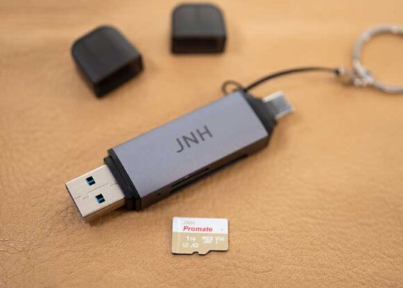 JNH製CR-UD201カードリーダーと JHN Promate 1TB microSDXCカード 