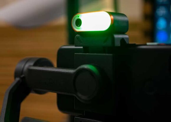 AIセンサー付きマグネット式フィルライトをRGBモードにして緑色で発光させてみた