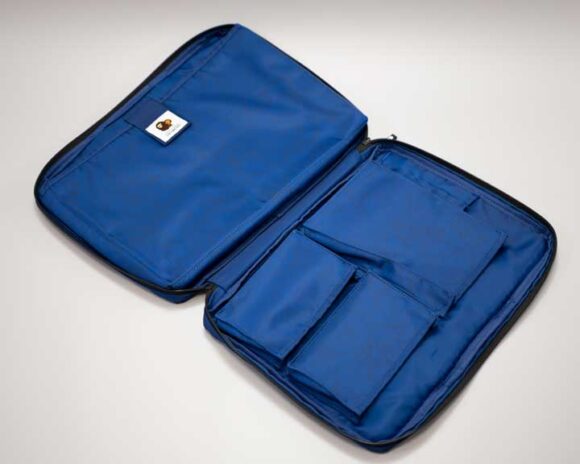 ASUS Vivobook S 15 OLED BAPE® Edition K5504VA 付属のバッグの内部