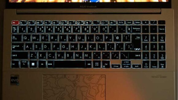 ASUS Vivobook S 15 OLED BAPE® Edition K5504VA のイルミネーションキーボード