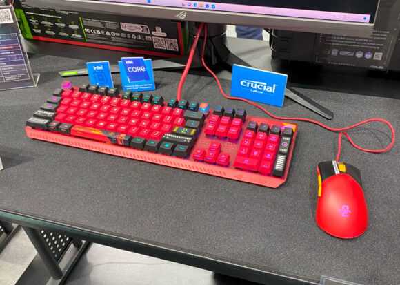 コラボモデルのキーボードとマウス