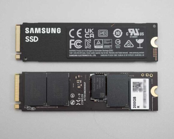 Samsung 980 PRO 2TB と  Nextorage Gシリーズ 2TB の外観比較（裏）