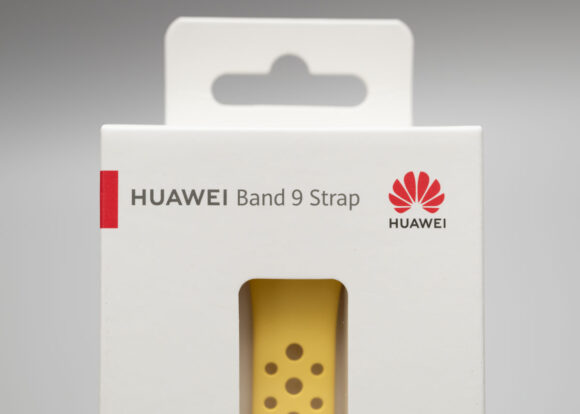 HUAWEI Band 9 交換用バンドのパッケージ（拡大）ストラップと書いてある