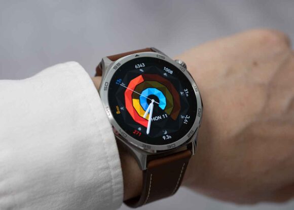 HUAWEI WATCH GT 5 ブラウンモデルを装着したところ