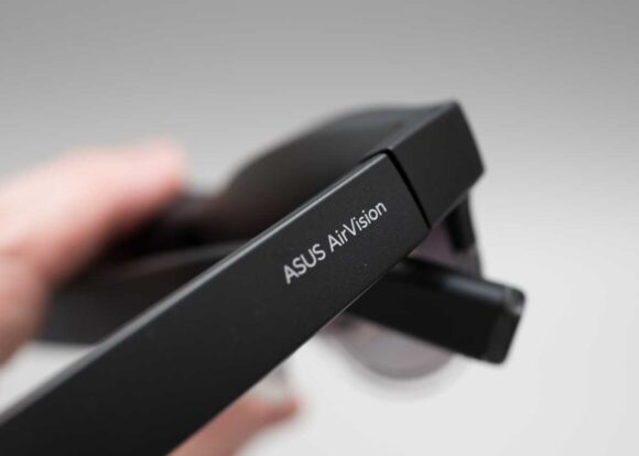 今回試用した ASUS AirVision M1
