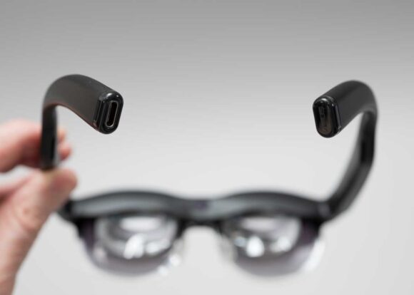 ASUS AirVision M1 のテンプル後端