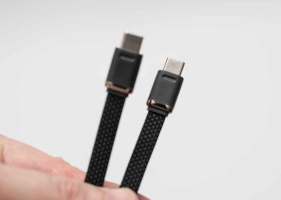 端子は2本ともUSB-C