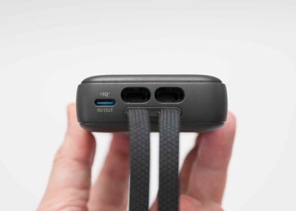 ケーブル部分にはUSB-C端子もある
