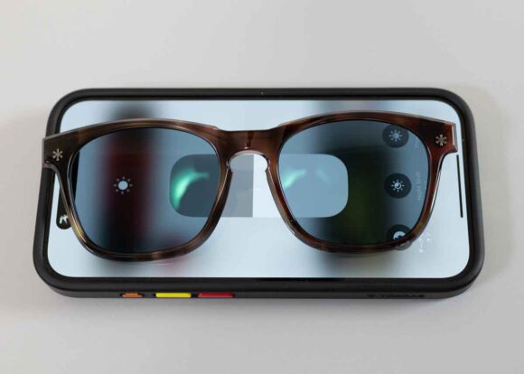 サングラスでiPhoneの画面をどの程度見えるかの参考画像➀