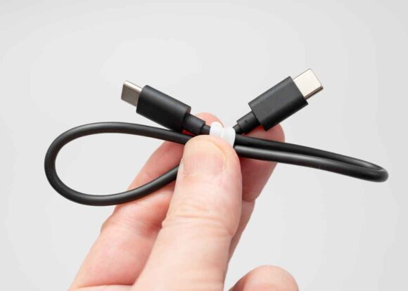 『Poly Voyager Free 20』に付属するUSB-Cケーブル