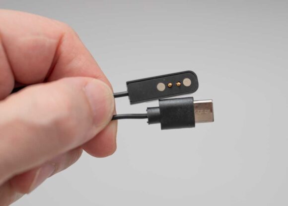 Pebblebee ユニバーサル カード型に付属のケーブル