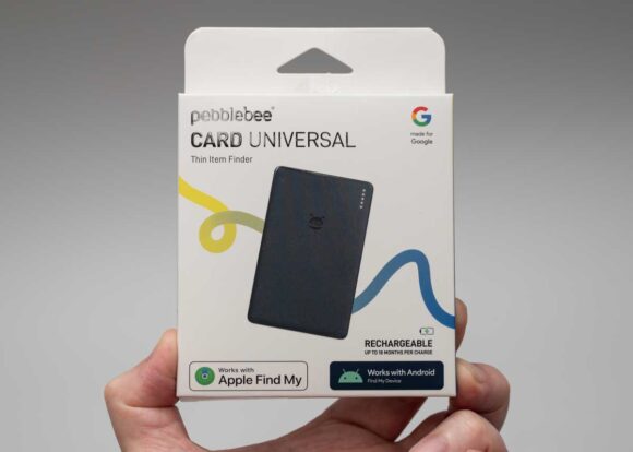 Pebblebee ユニバーサル カード型の外箱