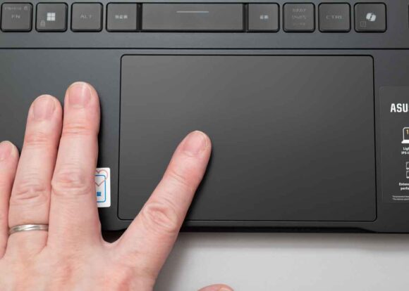 「TUF Gaming A16 FA608UM」のタッチパッド