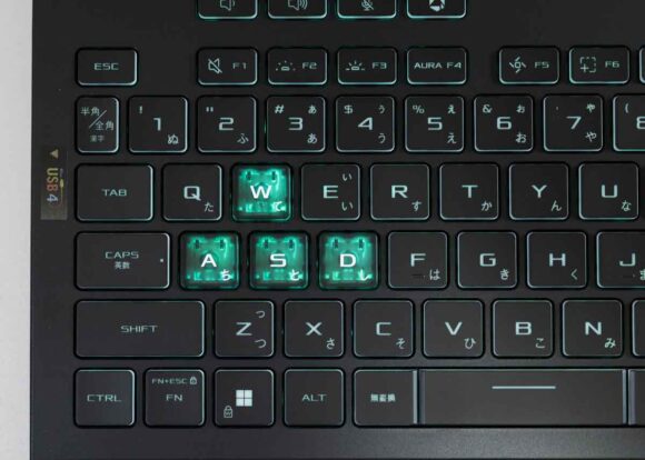 「TUF Gaming A16 FA608UM」のWASDキー(バックライトオン時)