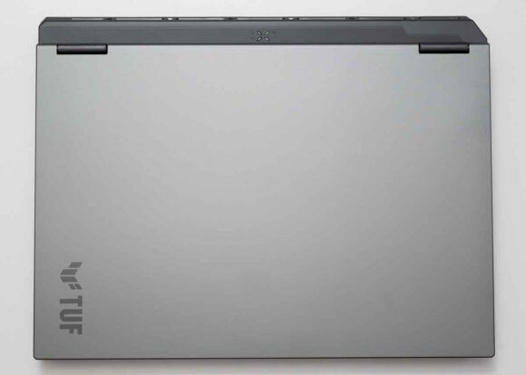 ASUS TUF Gaming A16 (2025)の外観