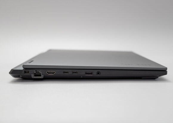 「TUF Gaming A16 FA608UM」の外観(左側)