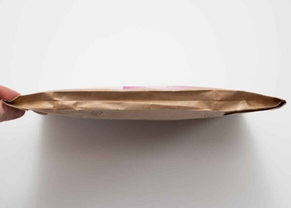 厚みも少なく、ポスト投函でもよさそうなのですが、しっかり宅急便でした