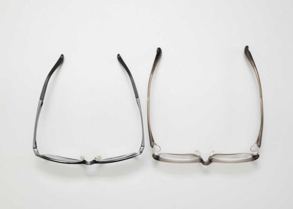 左 Zoff Smart 、右 999.9