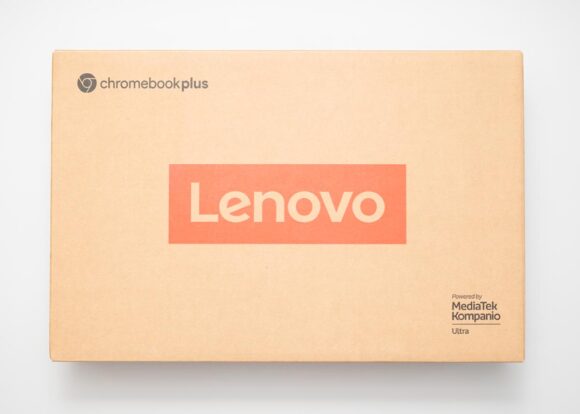 購入したLenovo Chromebook Plus Gen 10 83MY000CJPの外箱