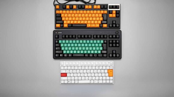 上から Realforce R2 TKL、Realforce R3 TKL、Realforce RC1 