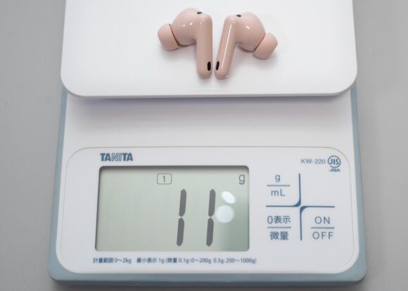イヤホン左右+イヤーチップの重さは実測で 11gだった