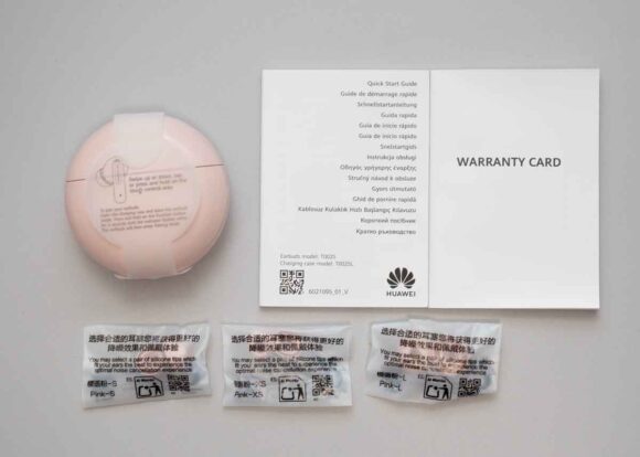 HUAWEI FreeBuds 7i のセット内容(同梱物)充電ケース、イヤホン、イヤーチップにドキュメントが付属する