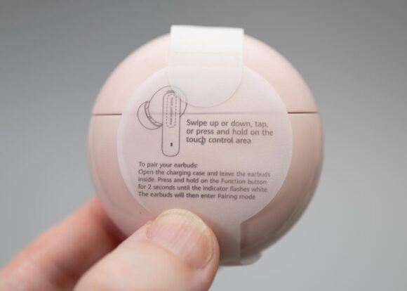 使い方がプリントされた充電ケースの帯(表)