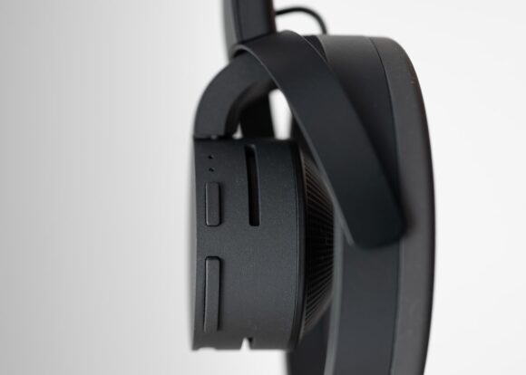 nwm ONEの操作部材。マルチファンクションボタン、（＋）ボタン、（－）ボタン