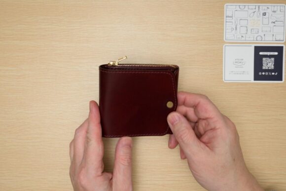 SAKUのサイズ感。その小ささを手との対比で感じ取って欲しい。